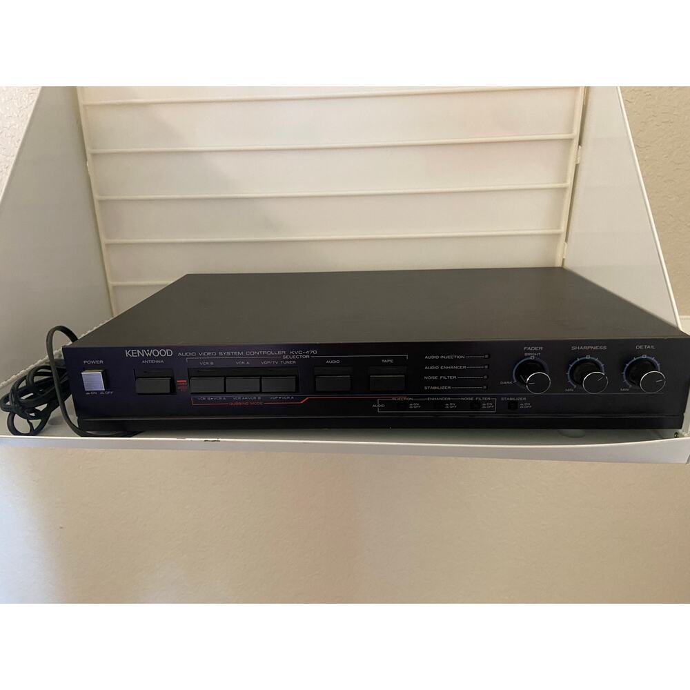 KENWOOD KVC-470  audio video it does not have the controller